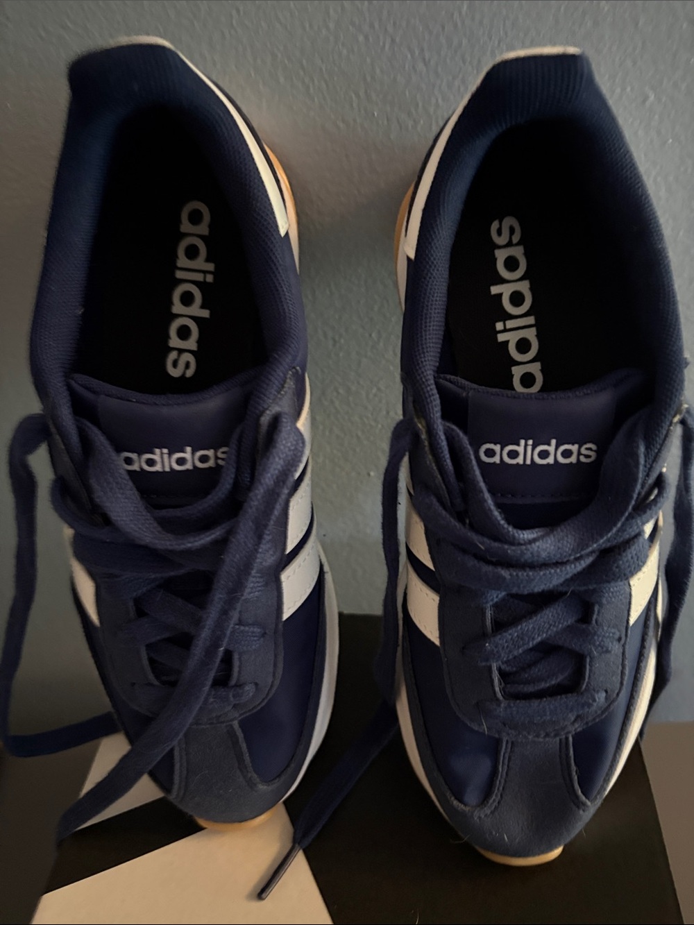 Boys Size 4 “GO Run” Adidas Navy Blue -Lace New just tried on - Picture 5 of 9